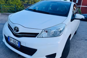 Toyota Yaris 1.0 5 porte Lounge OK NEOPATENTATI