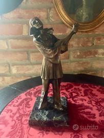 Statua Pierrot in bronzo patinato
