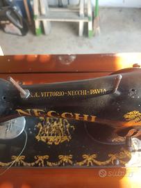 Macchina da cucire Necchi