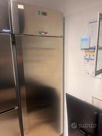 Colonna frigo 700lt per uso professionale