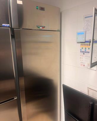 Colonna frigo 700lt per uso professionale