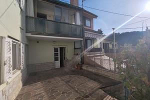 Casetta con cortile da ristrutturare - ROIANO