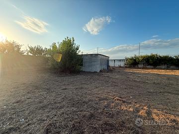 Piazzale con Ufficio -Zona Frignano