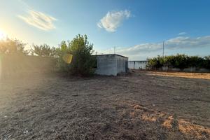 Piazzale con Ufficio -Zona Frignano