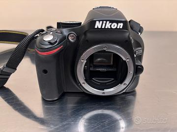NIKON D5200 + Kit obiettivi di qualità