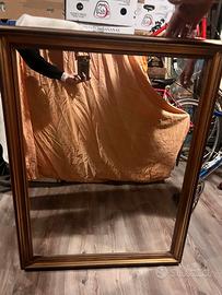 Specchio con cornice di legno