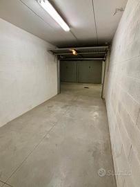 Garage per auto o magazzino