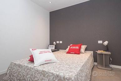 Ampio e moderno monolocale in zona Fiera 1.150 € C