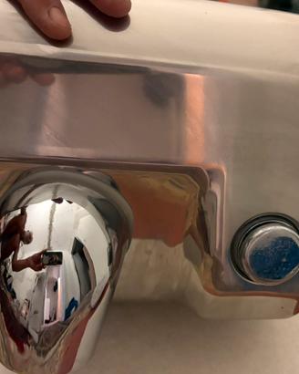 Asciugamani elettrico a parete in acciaio inox