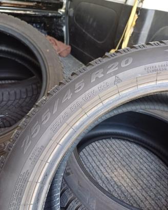 Gomme invernli Pirelli 255/45 raggio 20  winter