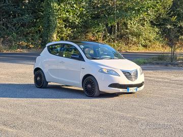 Lancia Ypsilon 1.2 69 CV 5 porte S&S Silver E5B Ma