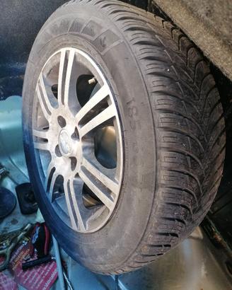 Pneumatici auto con cerchi in alluminio MAK