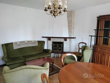 Casa accostata con cantina e soffitta