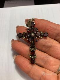 Gioiello in argento con pietre