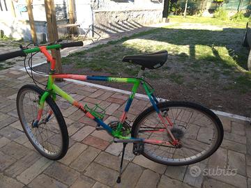 bici Cinelli multi fluo 