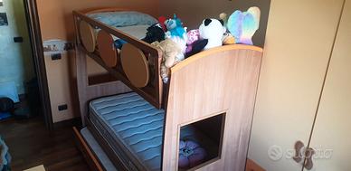 Cameretta colorata in condizioni eccellente