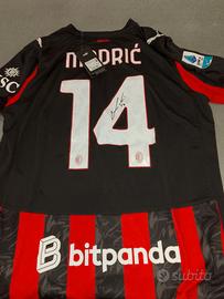 Maglia Milan modric autografata con certificato