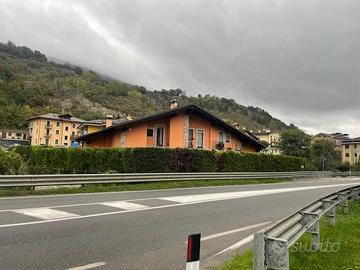 Villetta a schiera arredata con giardino e garage