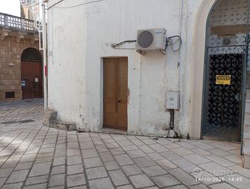 Locale piano terra centro storico Carmiano