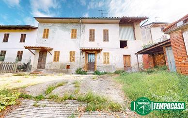 CASA INDIPENDETE CON CORTILE PRIVATO !!