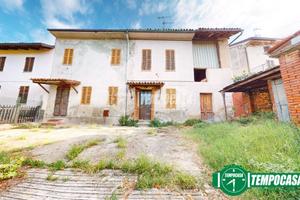 CASA INDIPENDETE CON CORTILE PRIVATO !!