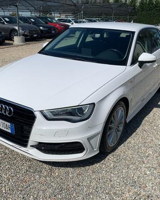 AUDI A3 SPB 1.6 TDI S-LINE Admired