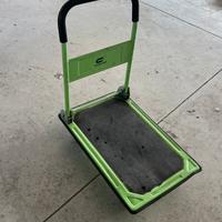 Carrello con ruote portatutto