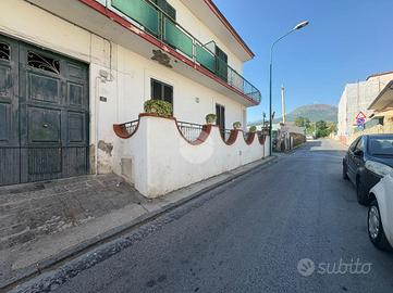 4 LOCALI A TORRE DEL GRECO