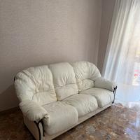 Divano in pelle bianco