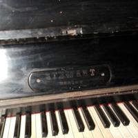 Pianoforte d'epoca a parete