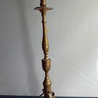 Vecchio candeliere tipo liturgico in ottone