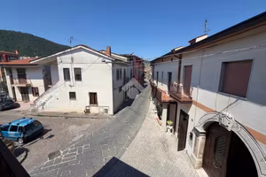 CASA SEMINDIPENDENTE A CERVINARA