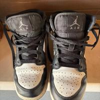 NIKE AIR JORDAN 1 MID