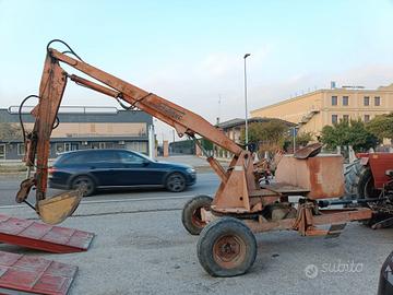 caricaletame trainato con staffe idrauliche