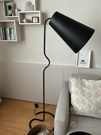Lampada da terra design nera Bender di Northern