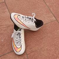 SCARPE CALCIO NIKE n. 35,5 complete di parastinchi