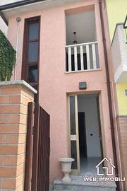 Casa indipendente di 162 m² con più di 5 locali a 