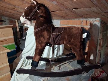 cavallo a dondolo
