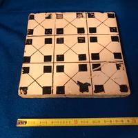 mattonella antica in maiolica dipinta a mano