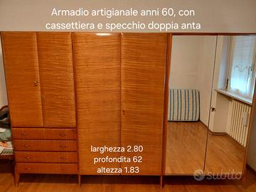 Armadio camera da letto e cassettiera vintage.