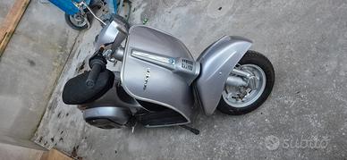 Piaggio Vespa 50 R (V5A1) - 1979