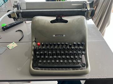 Macchina da scrivere Olivetti