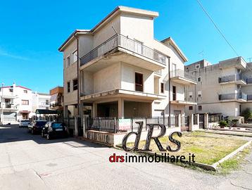 Marconia. Zona Centro. Abitazione con garage.