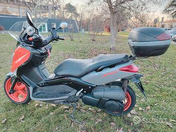 YAMAHA XMAX 250