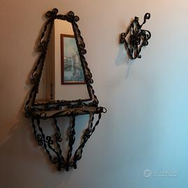 specchio con mensola e 2 attaccapanni ferro battut