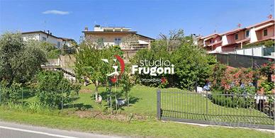 VILLA SINGOLA CON PARZIALE VISTA LAGO DA RISTRUTT