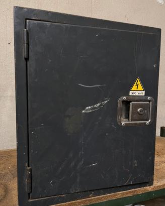 Cassetta in metallo verniciato