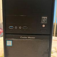 PC con monitor LCD e tastiera