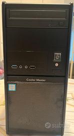 PC con monitor LCD e tastiera