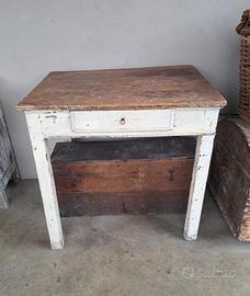 Antico tavolo in noce